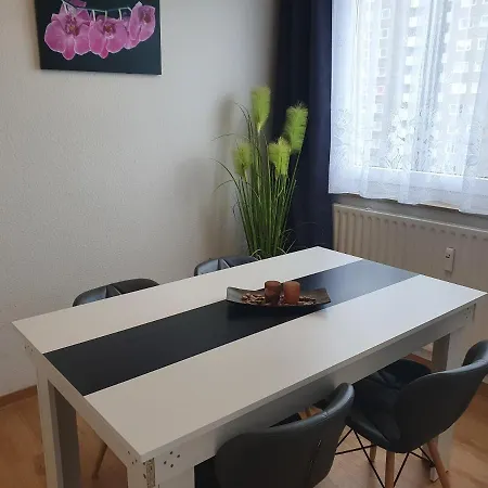 Lane Laatzen, Nahe Messe