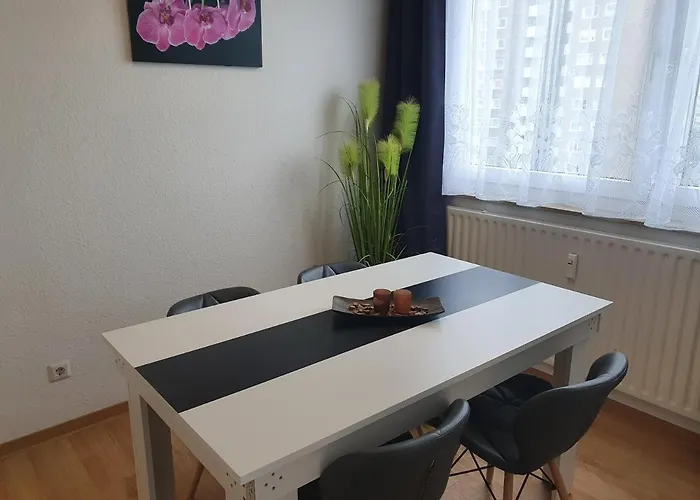 Lane Laatzen, Nahe Messe