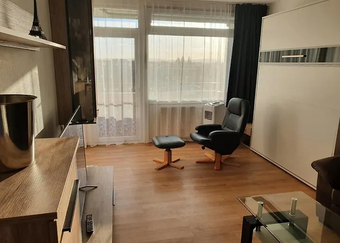 Lane Laatzen, Nahe Messe *